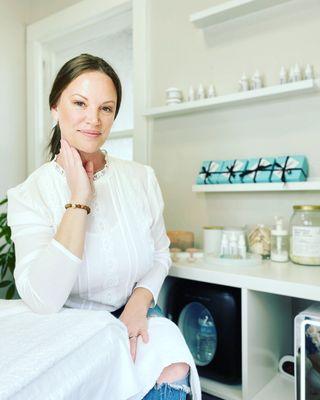 SKN THRPST SKIN CARE