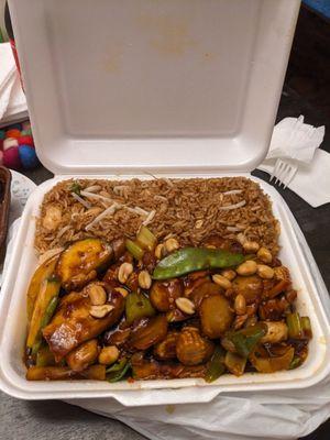 Kun Pao Chicken Dinner Special (They forgot my egg roll ).