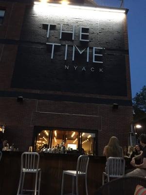 Swanky area to chill in Nyack. Really nice outdoor bar and lounge area.