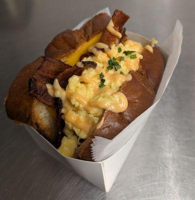 Heavyweight - Ham, crispy bacon, melted cheese, scrambled egg and mild drizzle.