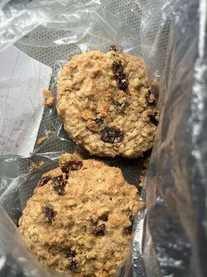 Oatmeal raisin cookies
