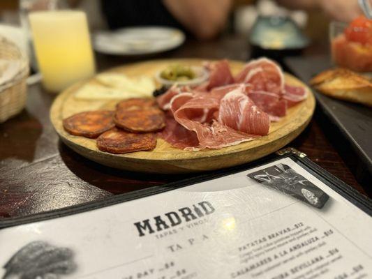 Madrid Tapas Y Vinos