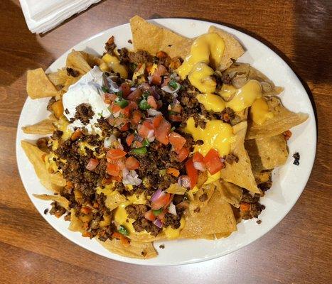 Item from the Appetizer section: Nachos with meat.