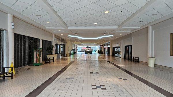 Fairlane Village Mall