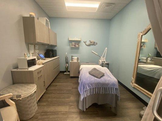 Sareen Spa Suite 11.
This is where I make sure people feel and look great. Love what I do