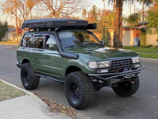 Black & White Auto Body Center