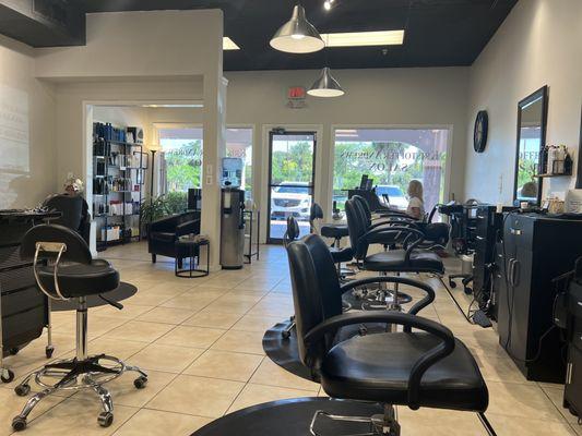 Kristoffer Andrews Salon