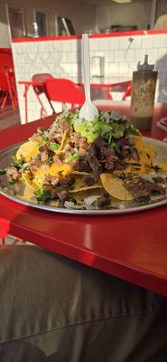 HUGE nachos Tijuana con asada...