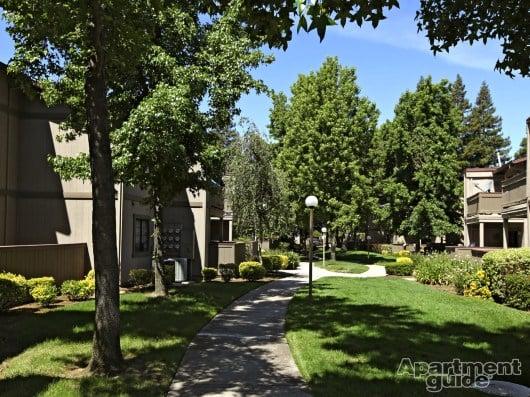 River Oaks Apartments