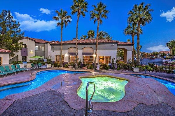 Resort-style Pool and Jacuzzi