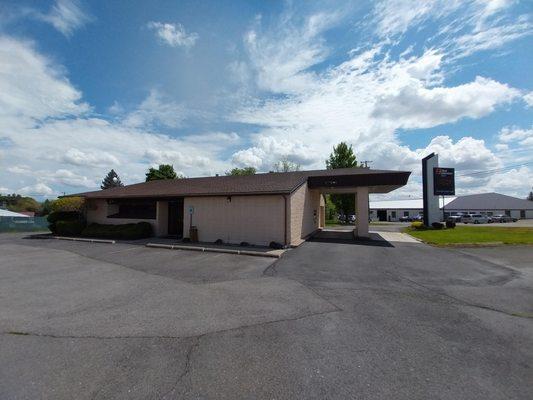 Exterior image of First Interstate Bank in Spangle, WA.