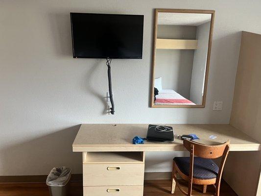 Tv desk (no fridge as advertised online with room