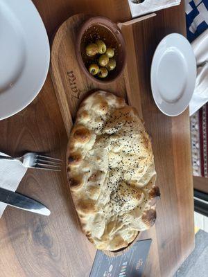 Balloon Bread w/green olives