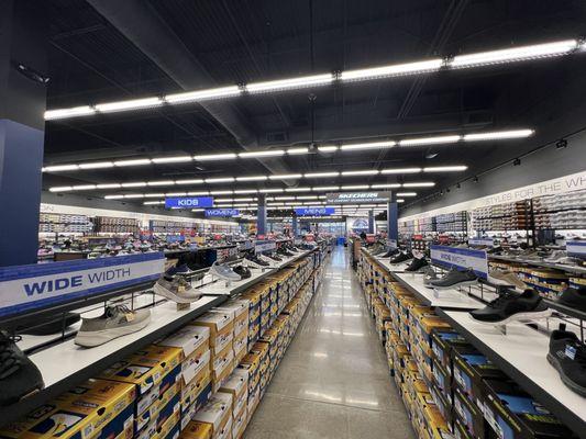 SKECHERS Warehouse Outlet