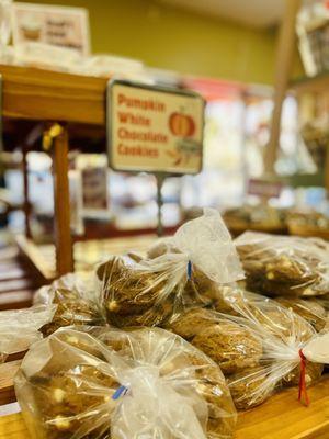 Pumpkin white chocolate cookies