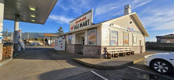 Garibaldi Deli Mart