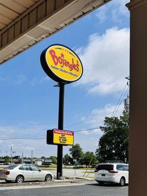 6/24 Turn RIGHT after this sign. FD is in the next shopping center