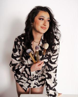 The face behind the brushes