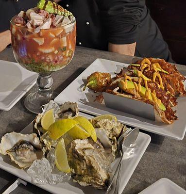 Ostiones, coctel and tacos