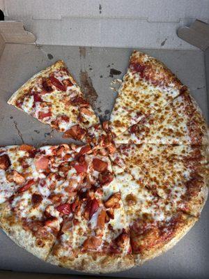 Half plan, half chicken tomatoes, and red peppers pizza New to menu.. 100% great taste