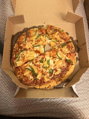 Pineapple and green peppers pizza