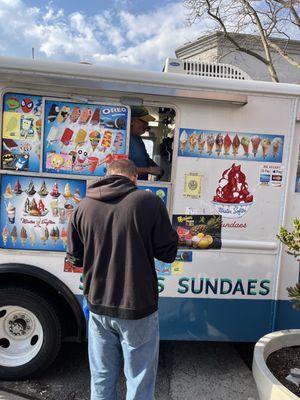 Friendliest service / best ice cream!