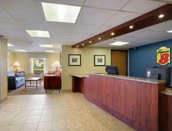Super 8 by Wyndham Moline