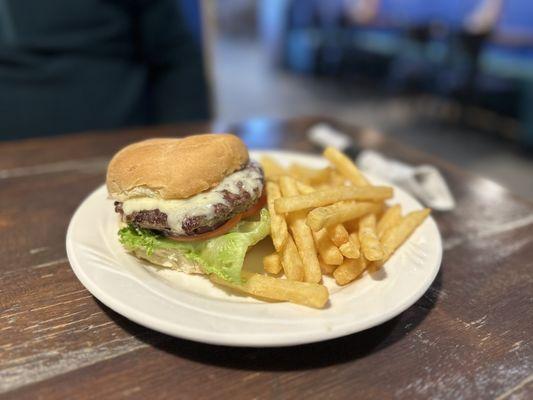 Cheeseburger with fries