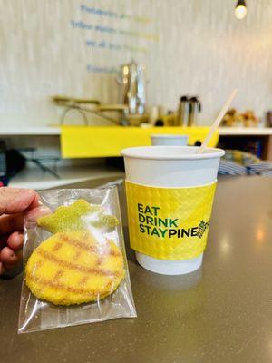 Complementary Pineapple shape cookies are so good with coffee. Just love it!!