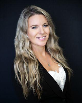 Jennifer Thompson - Realty One Group Fox