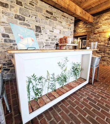 Portable Shadow-Box Bar