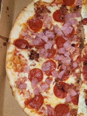 Ham unevenly thrown on, little to no bacon.