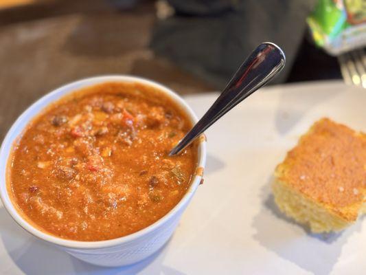 Chili and cornbread