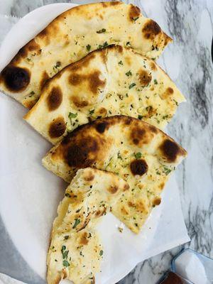 Garlic Nan (1 piece)