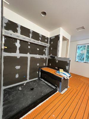 Schulter Duo with heated floors and bench over a Wedi shower system.