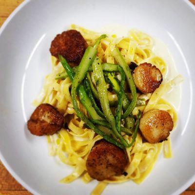 Scallop and asparagus linguine