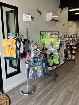 We also have new clothes, bows, wings and superhero capes!