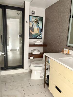 Guestroom bathroom