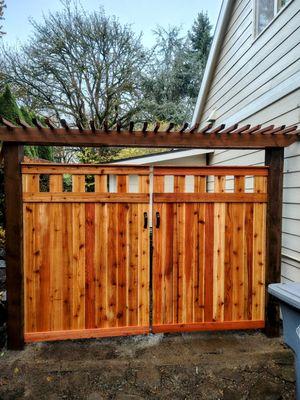 Double Cedar gate