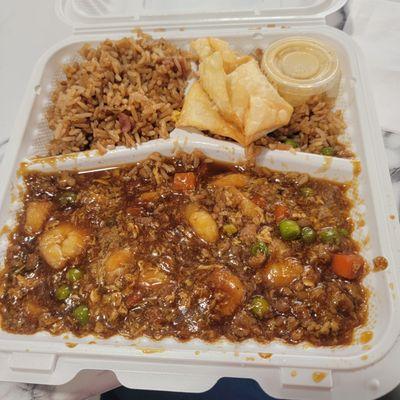 Luncheon Special #5 with side of crab rangoon. This are left overs!!!