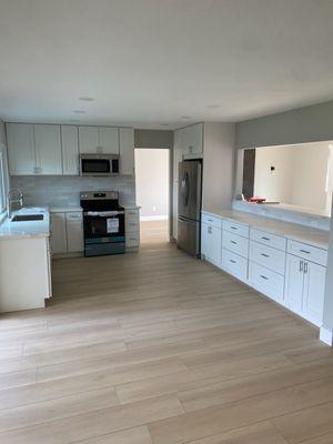 Need a kitchen remodel? We've got you covered! From floors, to counters, to appliances.