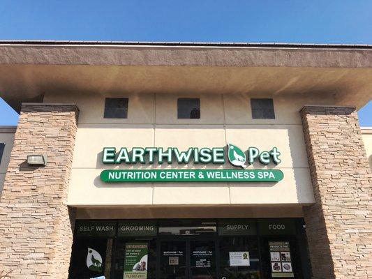Exterior Sign - Earthwise Pet - next to Carmine's Pizza, Great Harvest Bread