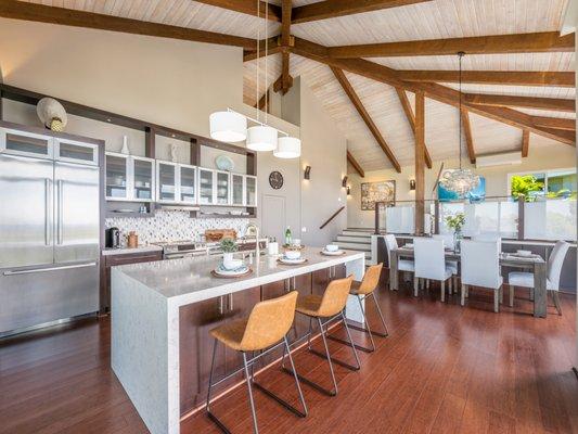 Stunning Hawaii Loa Ridge listing