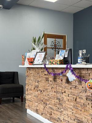 Woow todo el personal súper amables me encanta esta clínica me siento cómoda hacen un buen trabajo son. Súper amorosos %recomendada