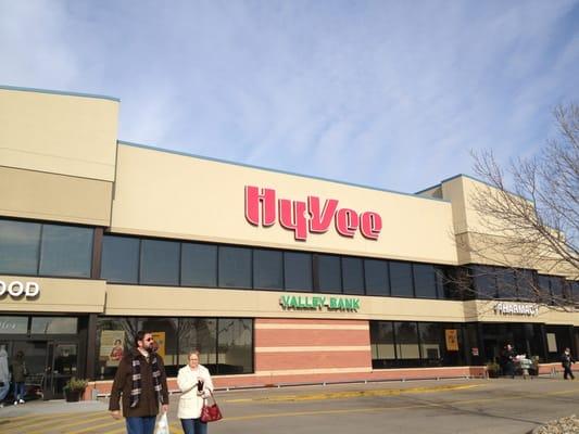 Hy-Vee Grocery Store