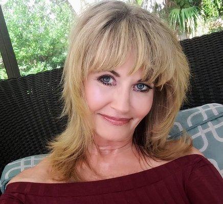 Hi! I look forward to working together! Let's do something excellent.