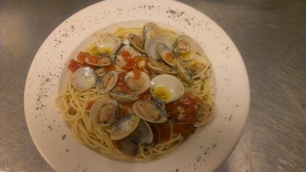 Pasta with clams in white clam sauce...mouth watering!!!