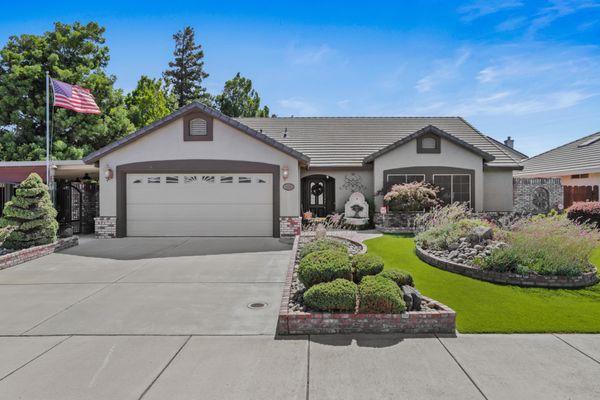 Carol Santos - Bradley & Santos Realty