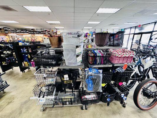 Beautiful selection of baskets for your beach cruisers