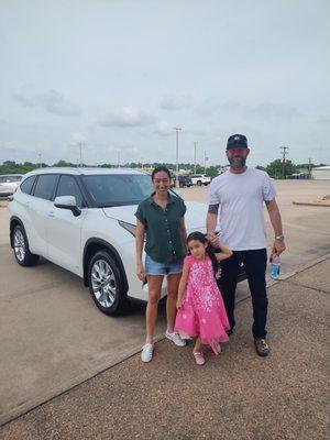 New car, happy family. 2025 Toyota Highlander Hybrid Premium AWD.